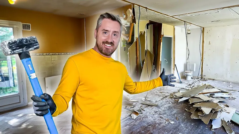 Miniature de la vidéo Make in France : Je rénove une maison abandonnée : la démolition commence (EP 1)